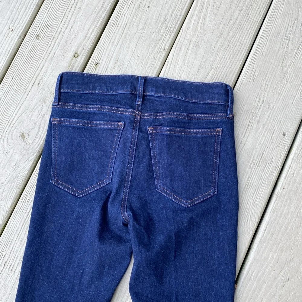 Ann Taylor - Woman’s dark denim (the slim boot) low rise crop jeans, Size: 0P